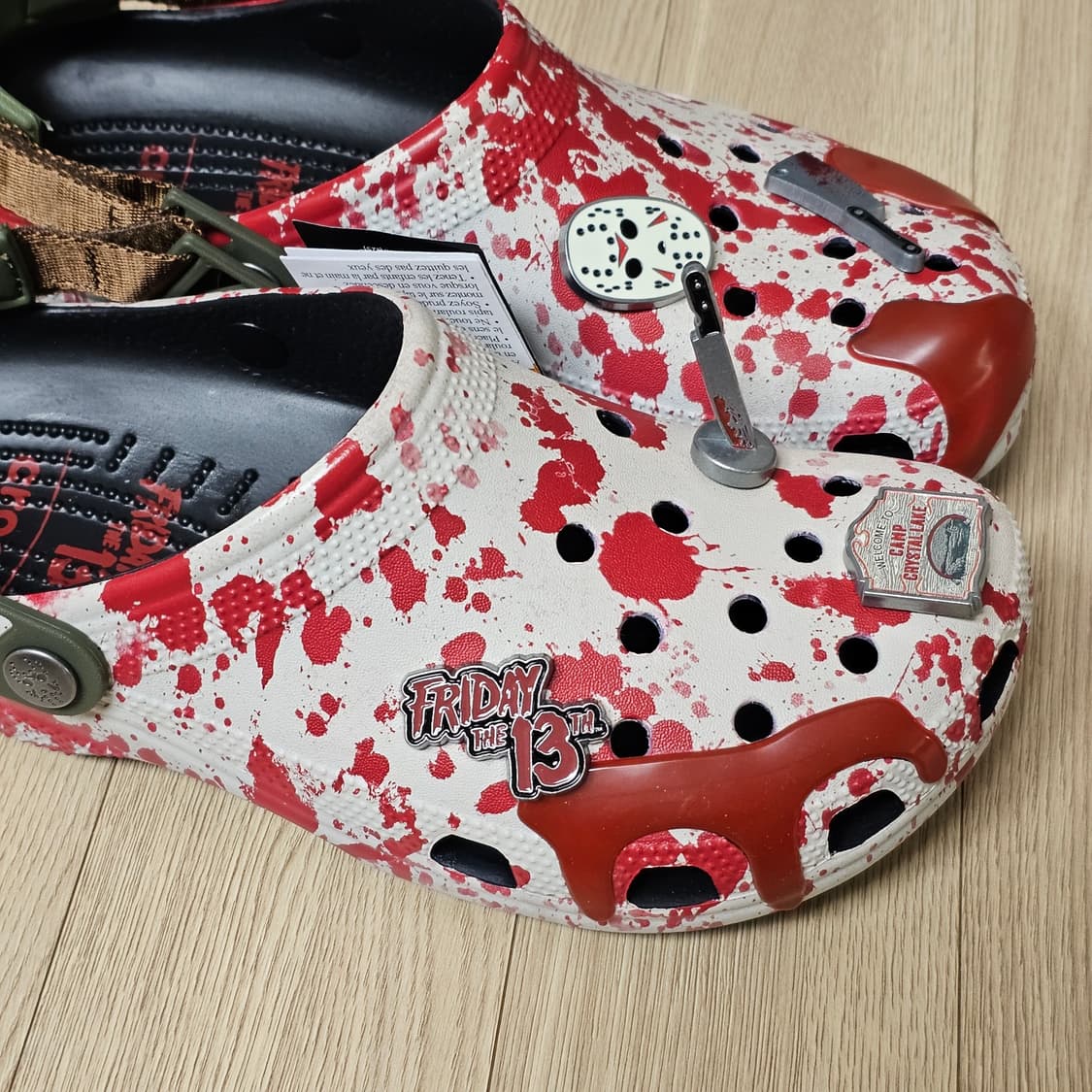 270 새제품) 크록스 X 13일의 금요일 클로그 슬리퍼 샌들 할로윈 상품이미지4