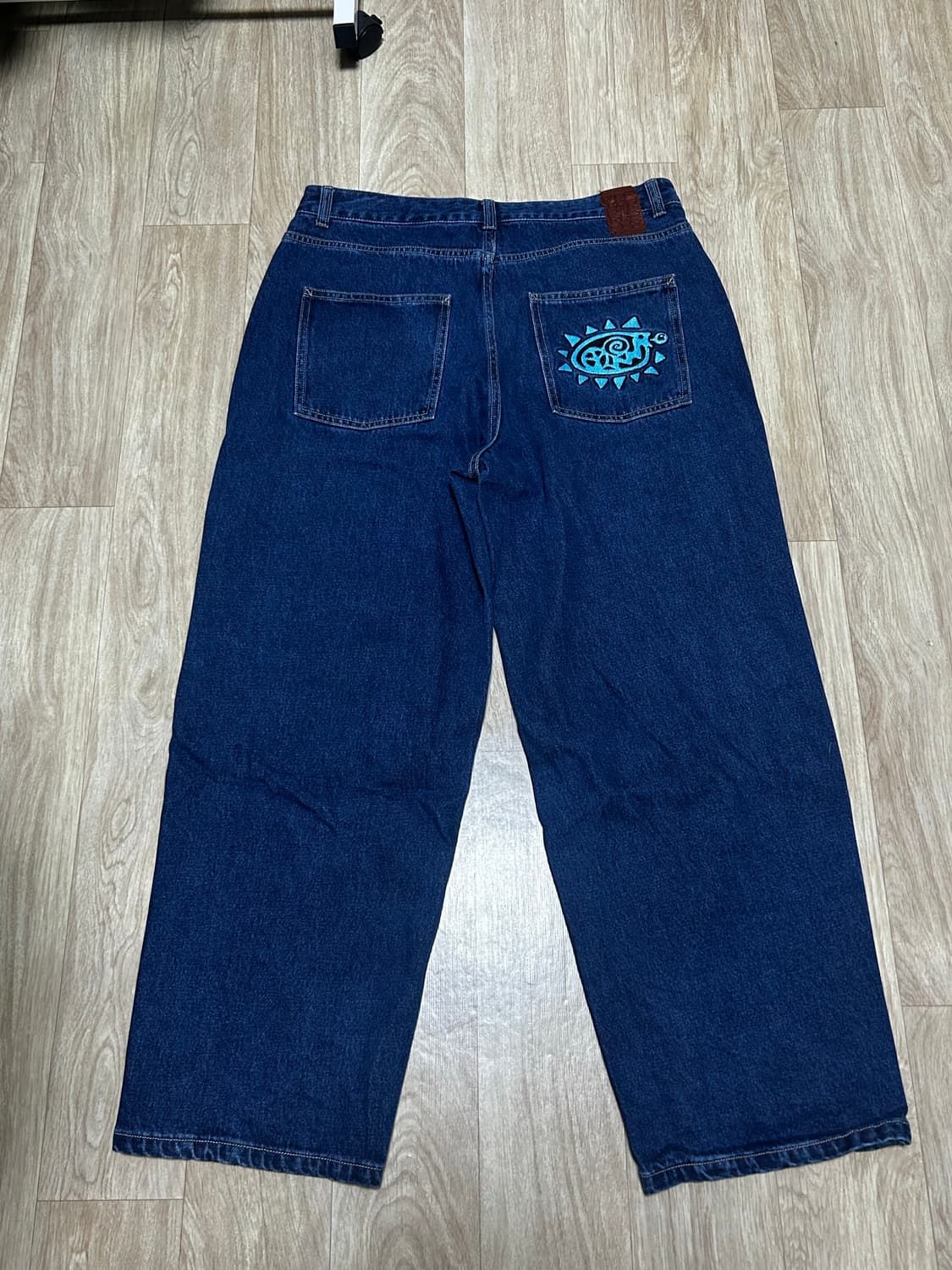 예스아이씨 플라워 리벳 데님 팬츠 상품이미지3