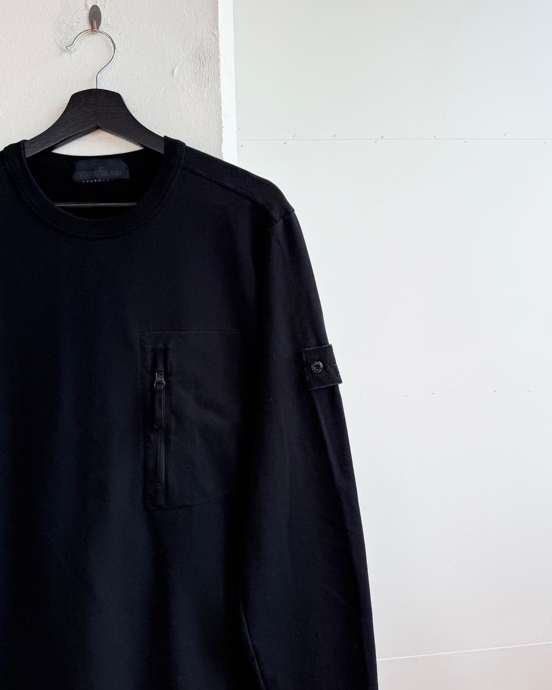 스톤아일랜드 블랙 고스트피스 롱슬리브 맨투맨 상품이미지4