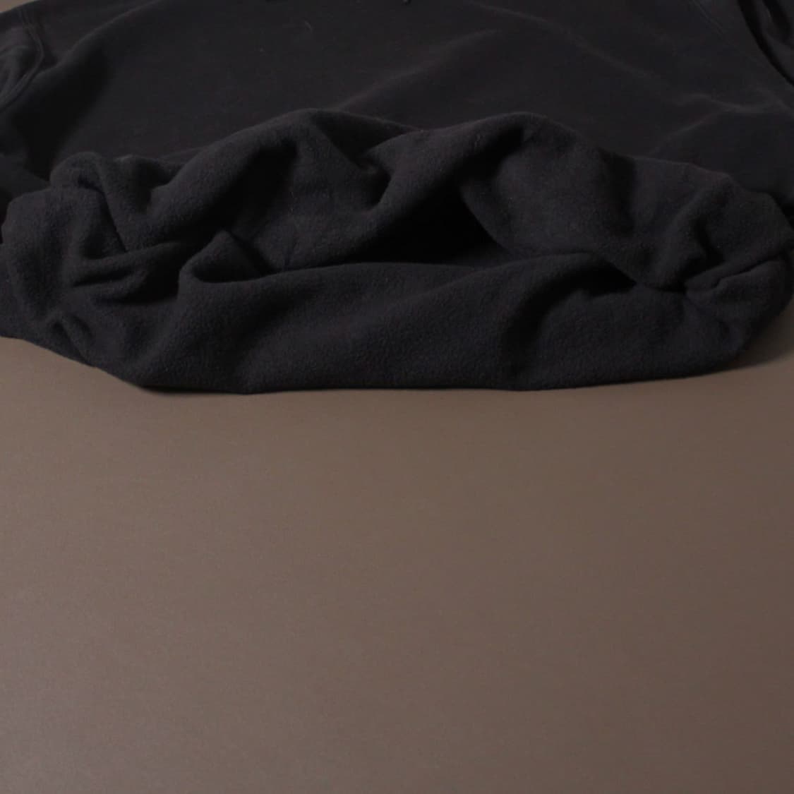 Carhartt 칼하트 기모 로고 블랙 후드티  상품이미지3