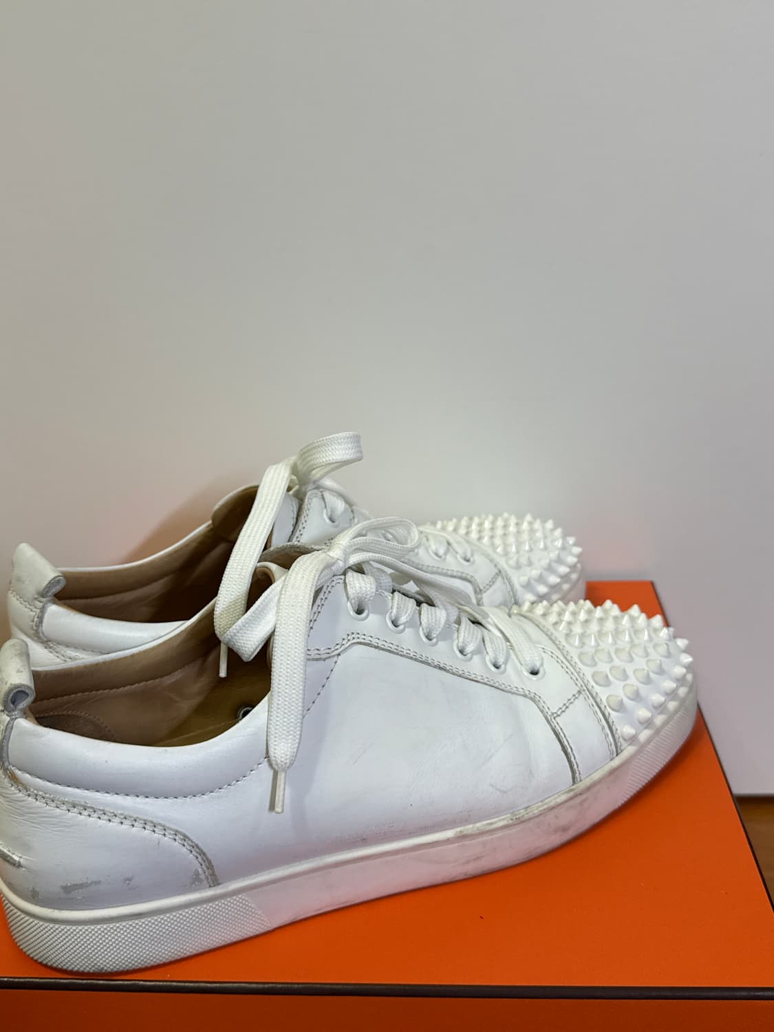 크리스찬루부탱 스파이크 로우 스니커즈 상품이미지4