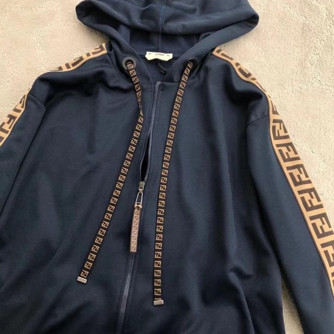 [정품] 펜디 백로고 하이글로스 레터링 테크 후드티 S 상품이미지3