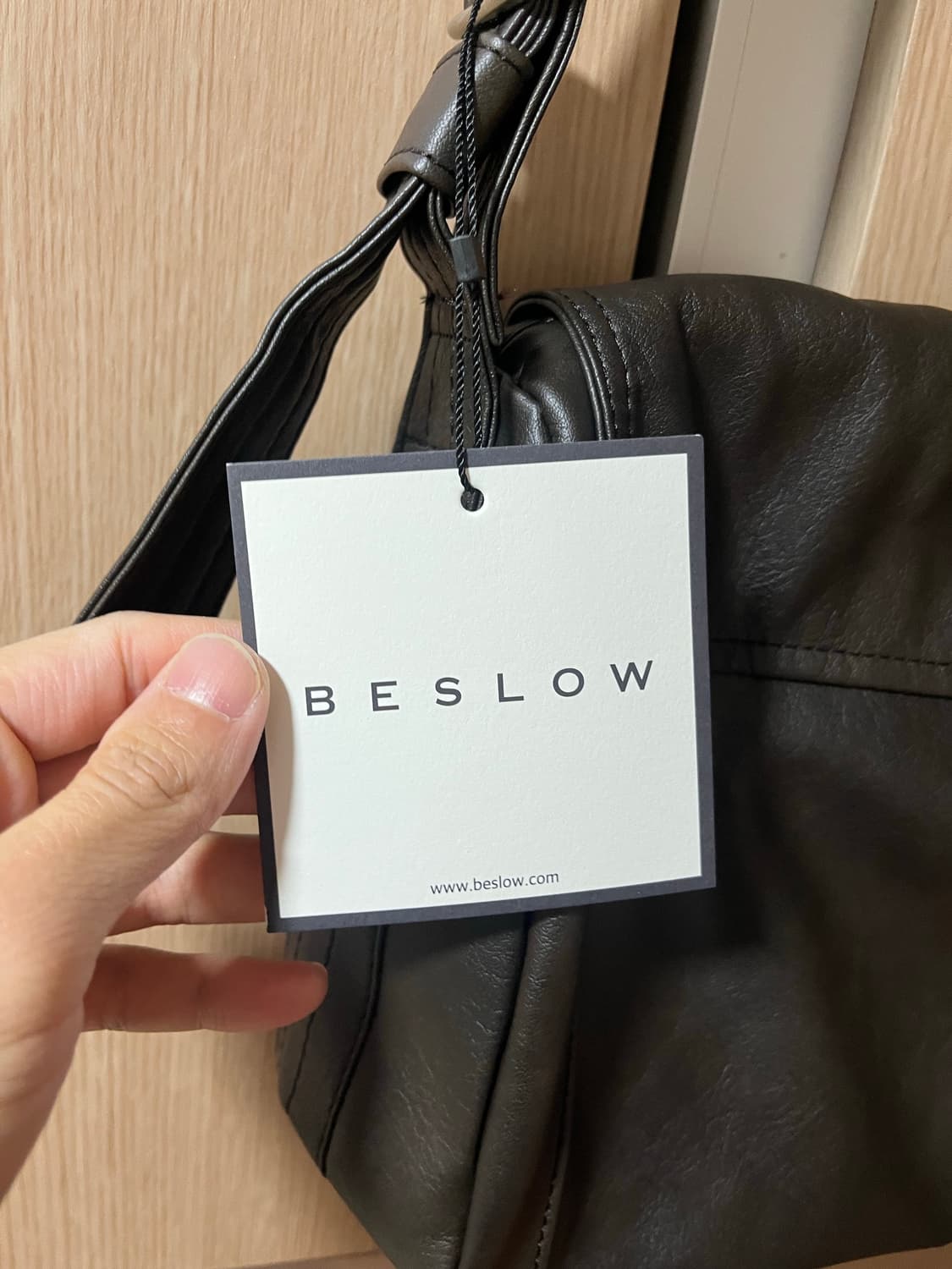 비슬로우 카메라백 다크브라운 새상품 팝니다 상품이미지8