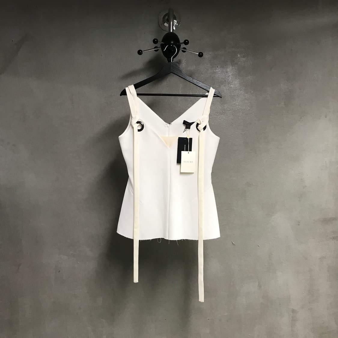 엘러리 슬리브리스 탑 새상품 8(W) 상품이미지1