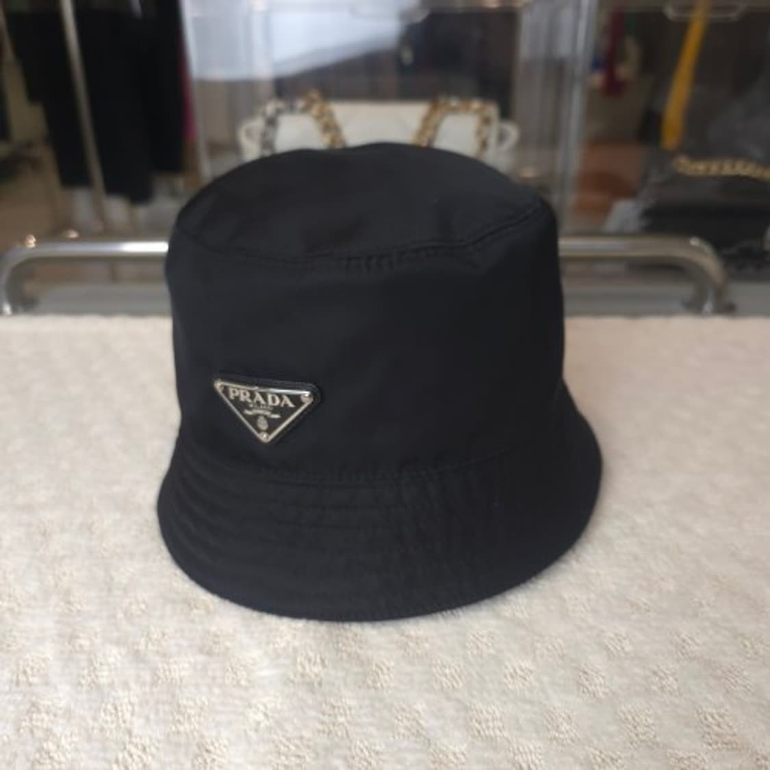 프라다 삼각로고 버킷햇 상품이미지1