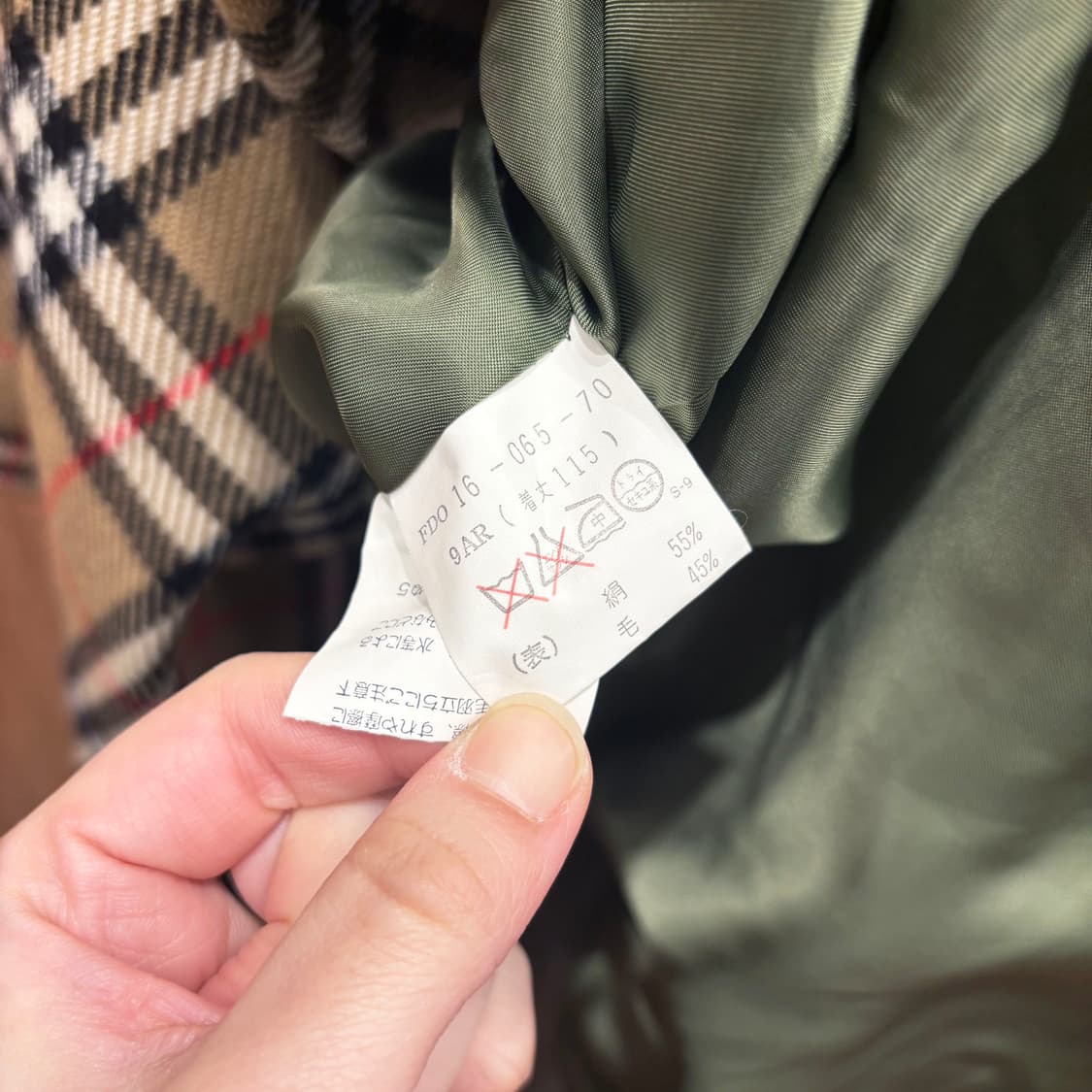 버버리 더블 브레스티드 트렌치 코트 견장 스톰 플랩 디테일 카키 브라운 상품이미지8