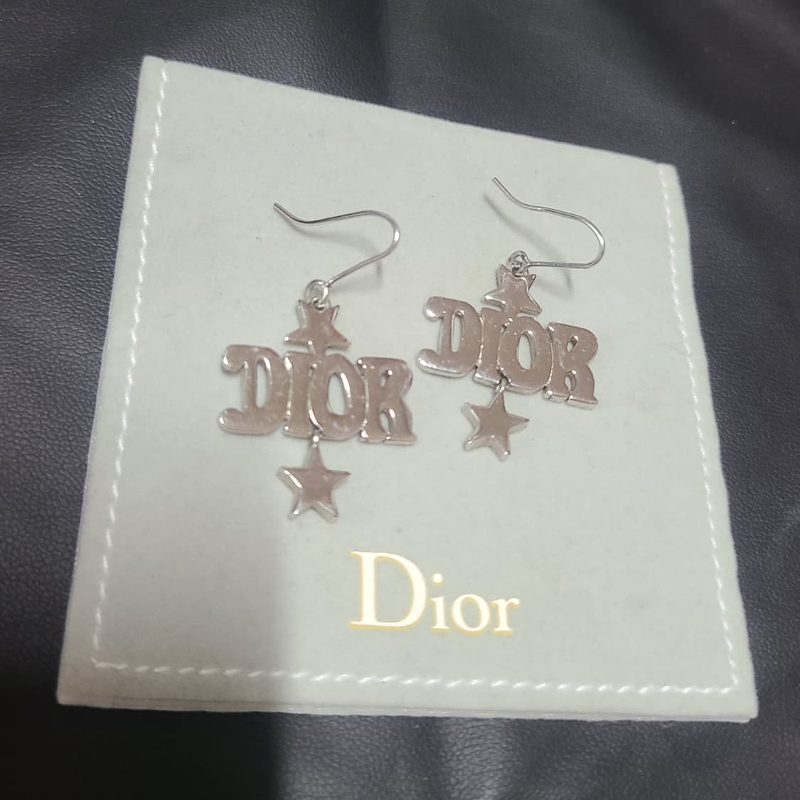 디올 로고 드롭 귀걸이 상품이미지5