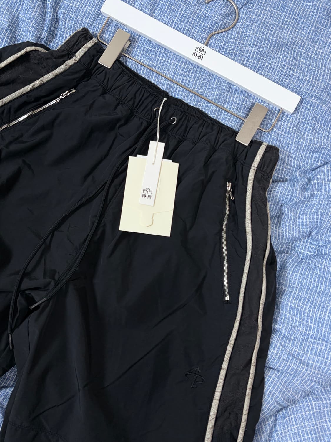 폴리테루 1011 나일론 트랙 팬츠 플로럴 파이프드 블랙(2) 상품이미지2