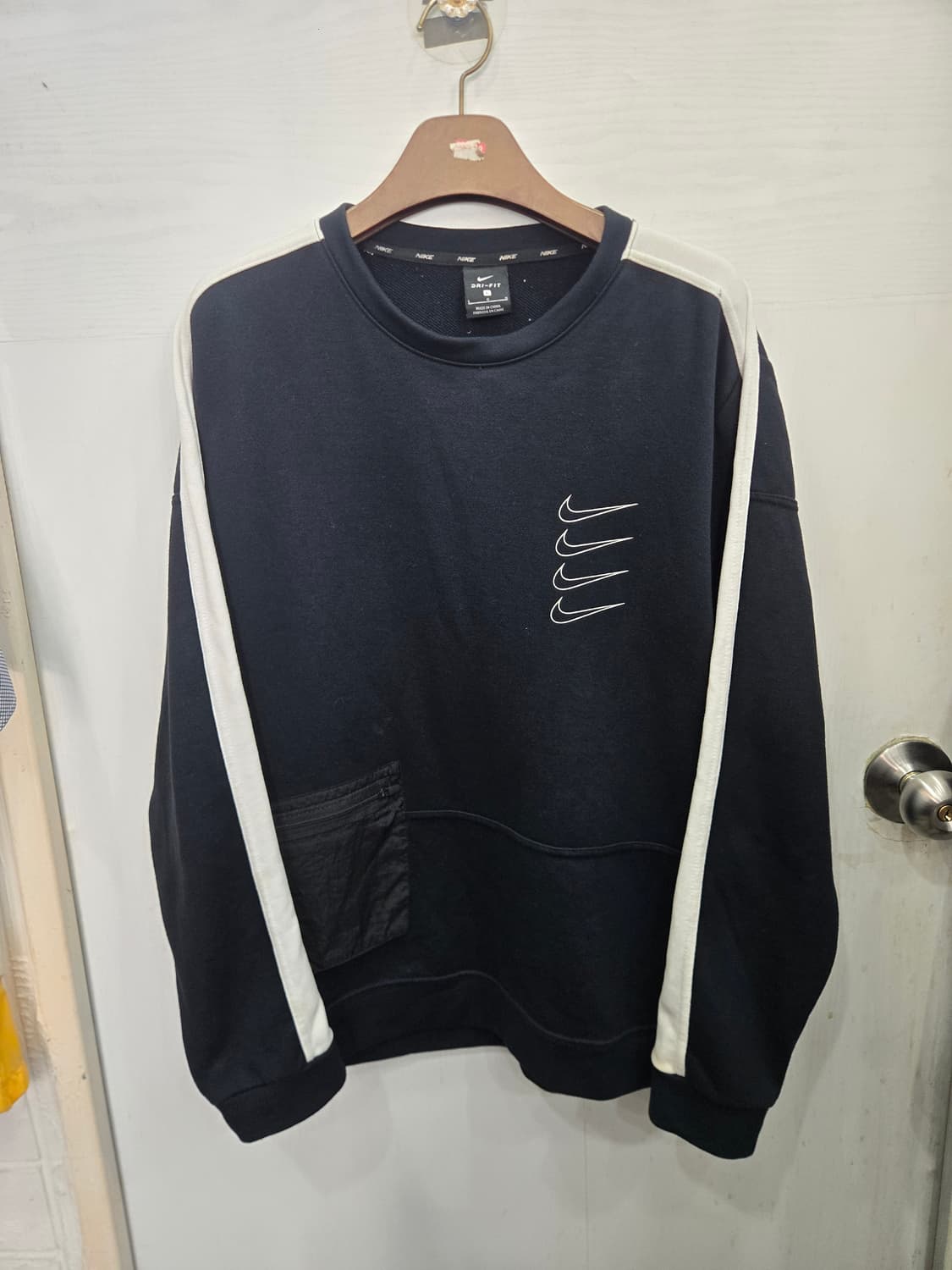 100,L )) NIKE 나이키 드라이핏 맨투맨! 디자인 이뻐요 ㅎㅎ 상품이미지1