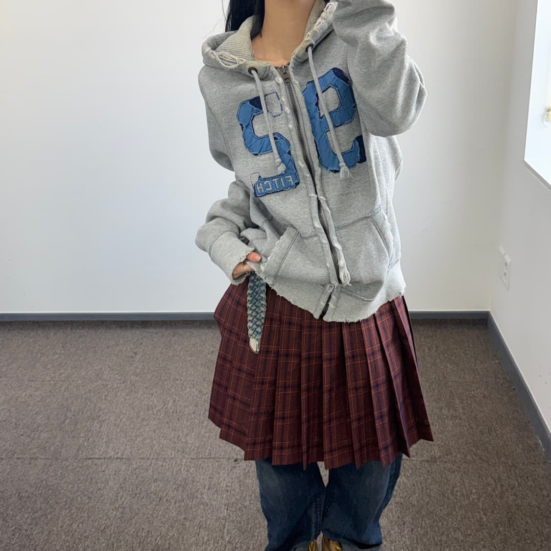 Abercrombie 아베크롬비 그런지 로고 그레이 후드집업 상품이미지1