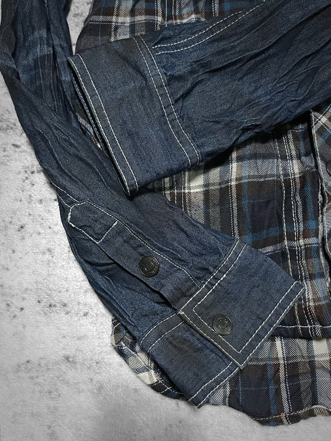 (in the attic) 00s wrinkled denim shirt  상품이미지4