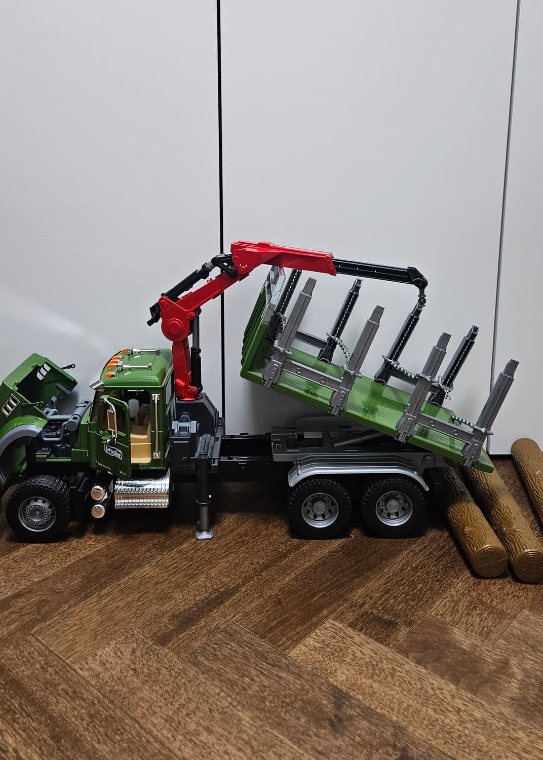 브루더 MACK 임업 트럭 상품이미지2