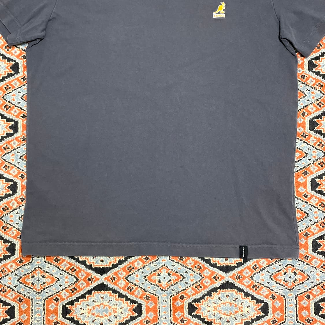 캉골 백프린팅 차콜 반팔티셔츠 남성M 상품이미지3