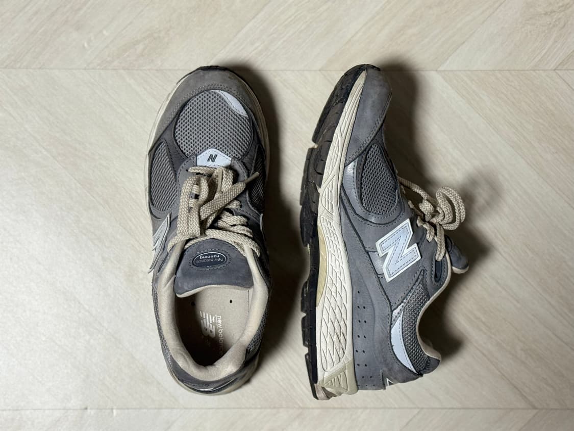 뉴발란스 2002R 상품이미지1