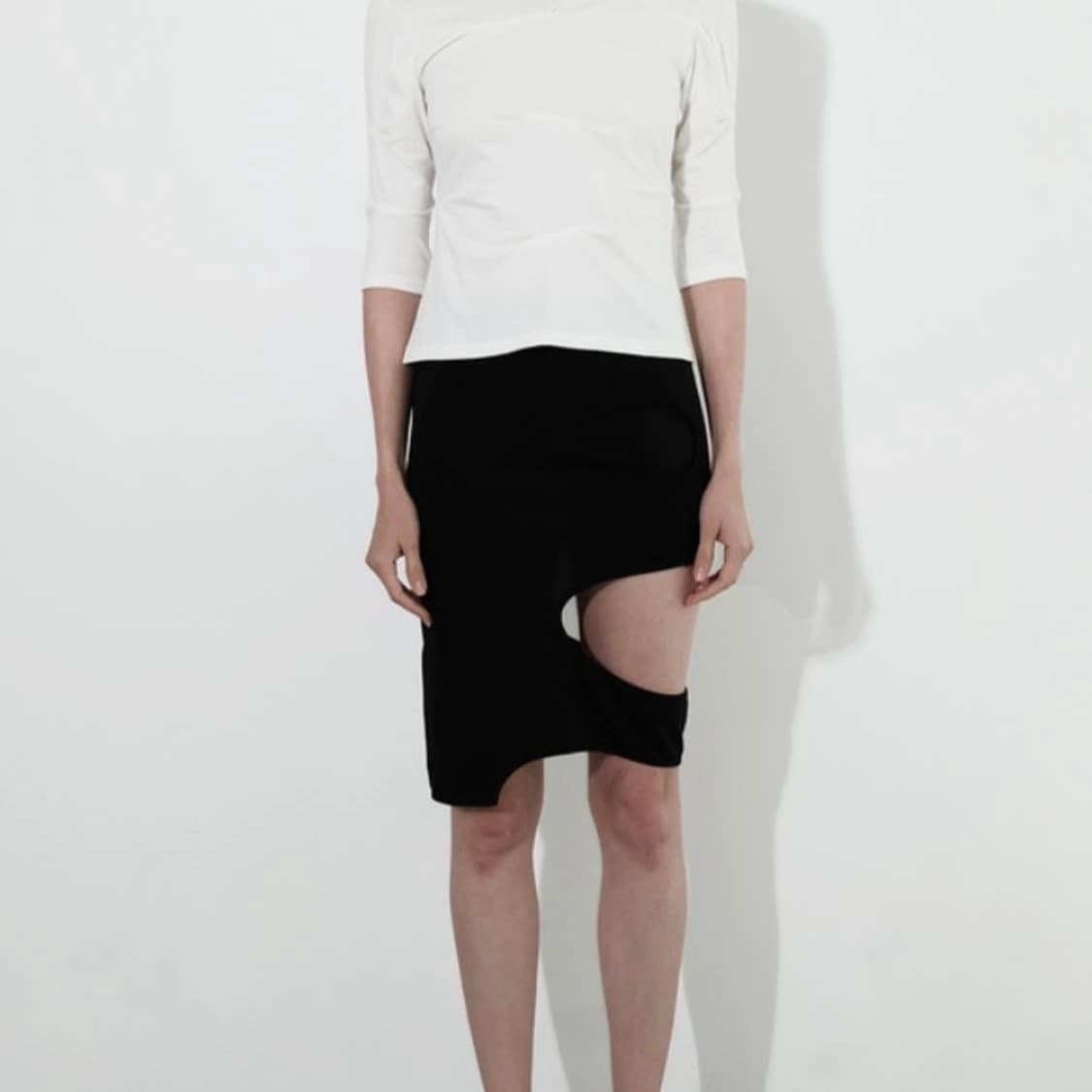 peinture 페인츄얼 컷아웃 미니 스커트 블랙 상품이미지3