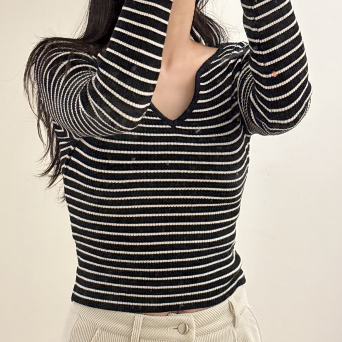 Ably 에이블리 브이넥 니트  상품이미지1