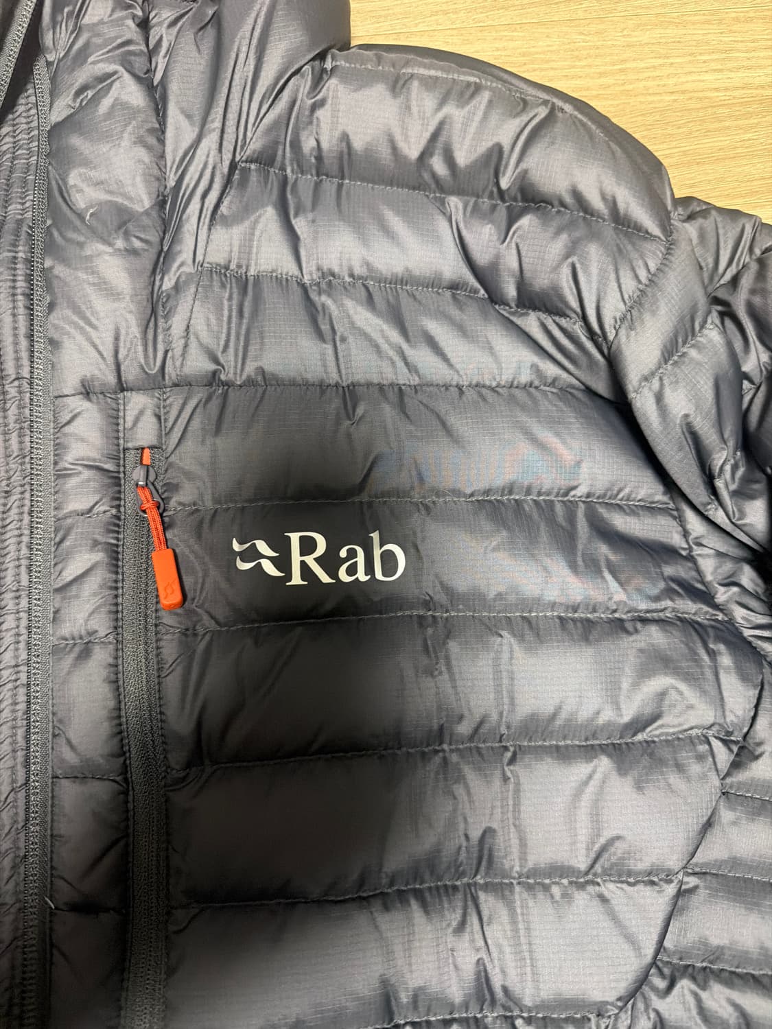 랩 마이크로라이트 알파인 경량패딩  판매 합니다 상품이미지2