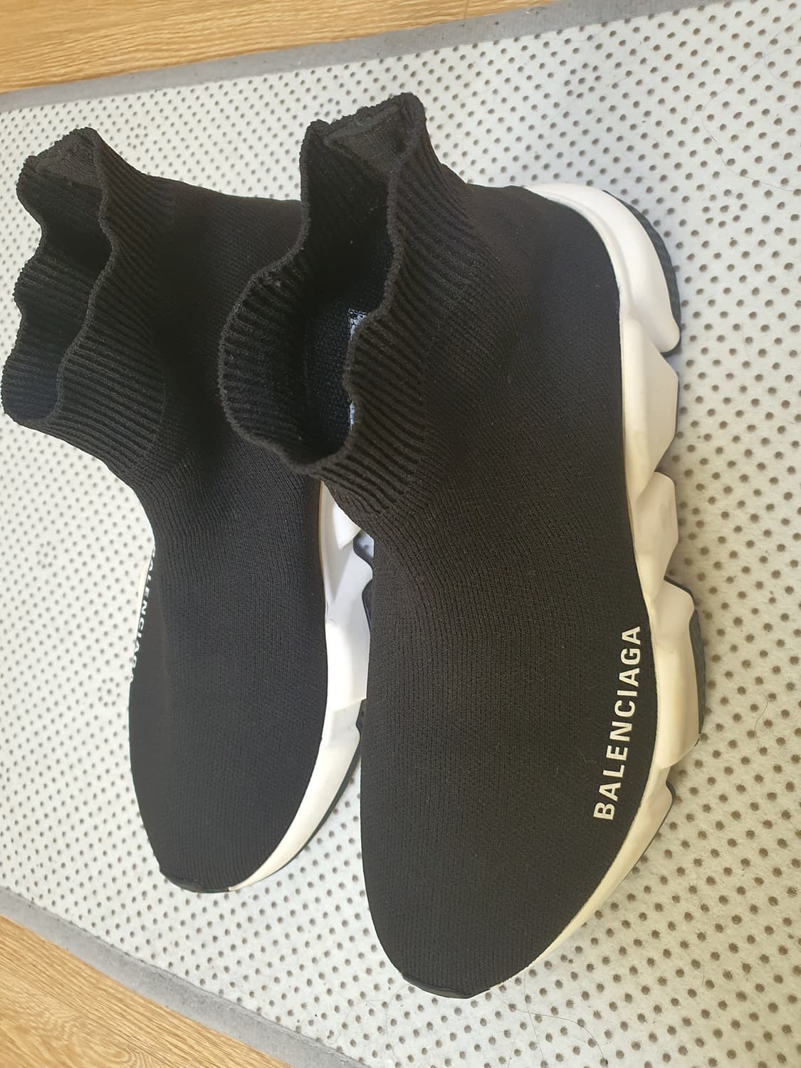 발렌시아가 스피드러너 상태좋고 깨끗해요 사이즈 35 상품이미지2