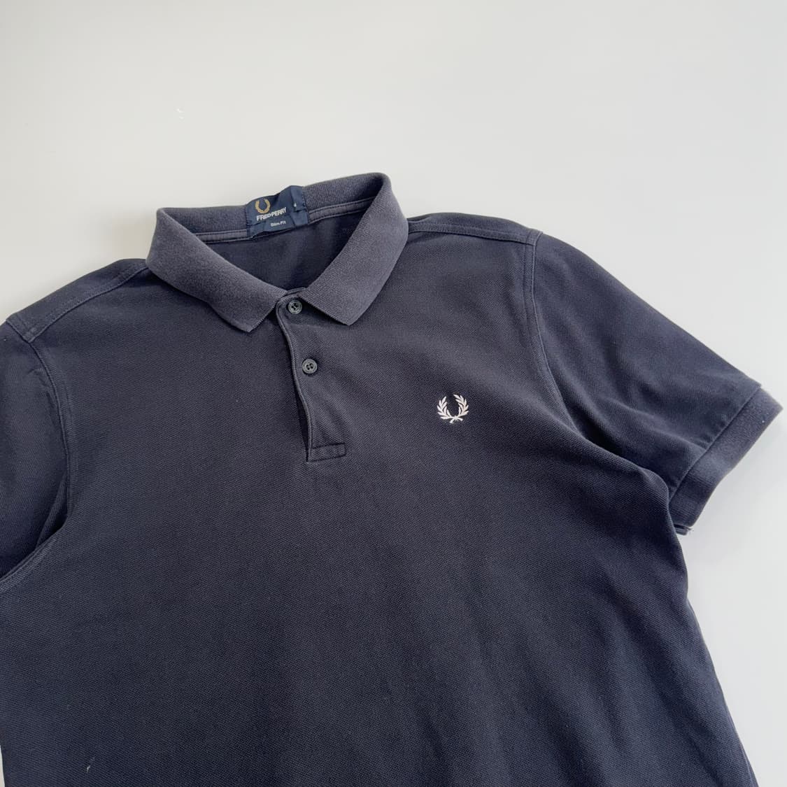 Fredperry 프레드페리 스몰로고 네이비 카라 반팔티 “ 상품이미지4