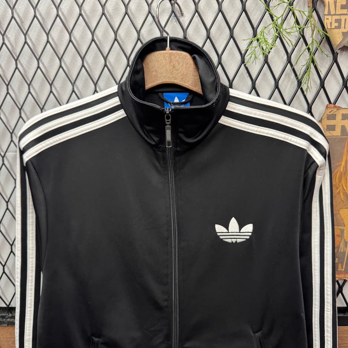 아디다스 오리지널 파이어버드 트랙자켓 전면 로고 포인트 블랙 화이트 상품이미지3