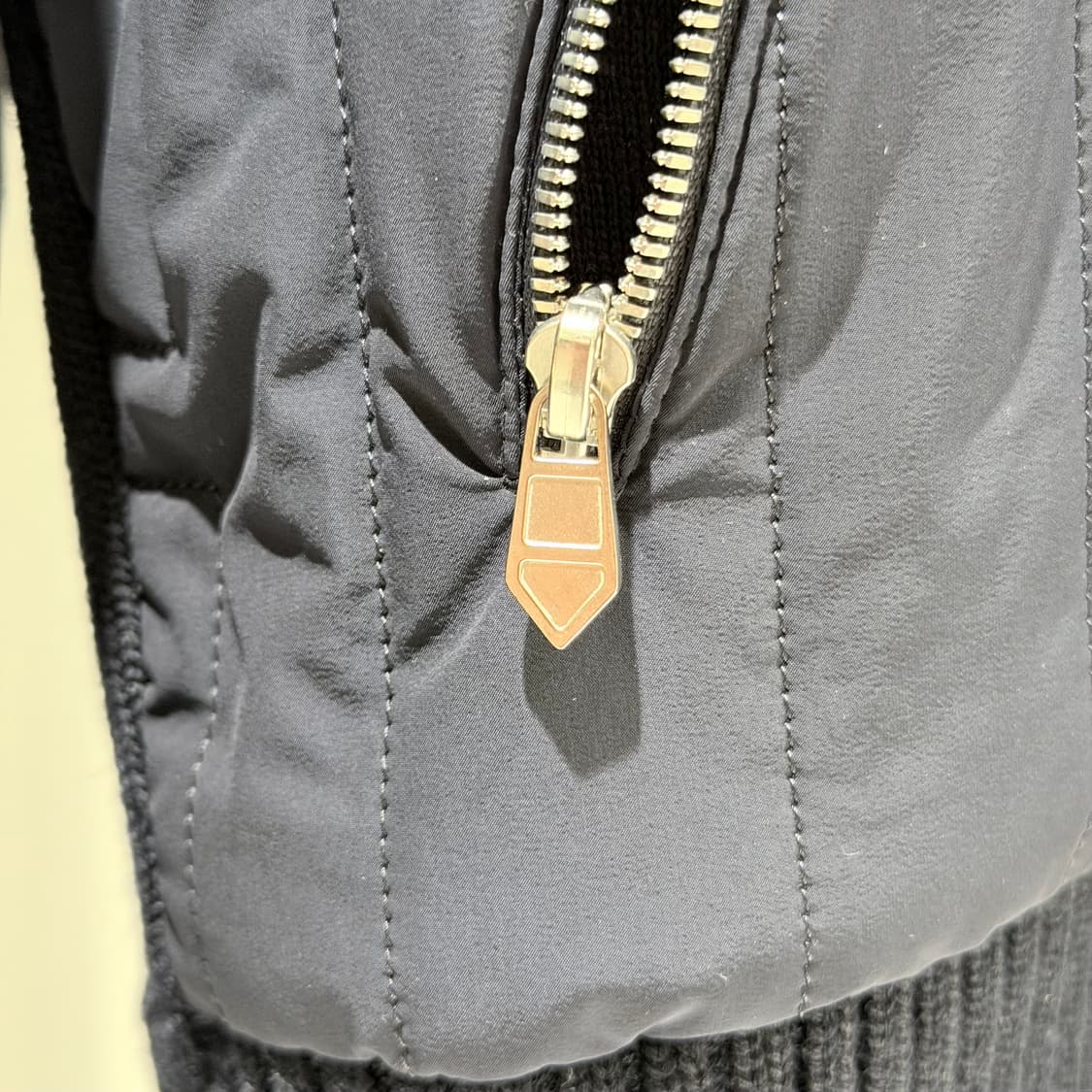 (S+/L) / 에르메스 신형 윈드브레이커 네이비 경량 패딩 상품이미지4