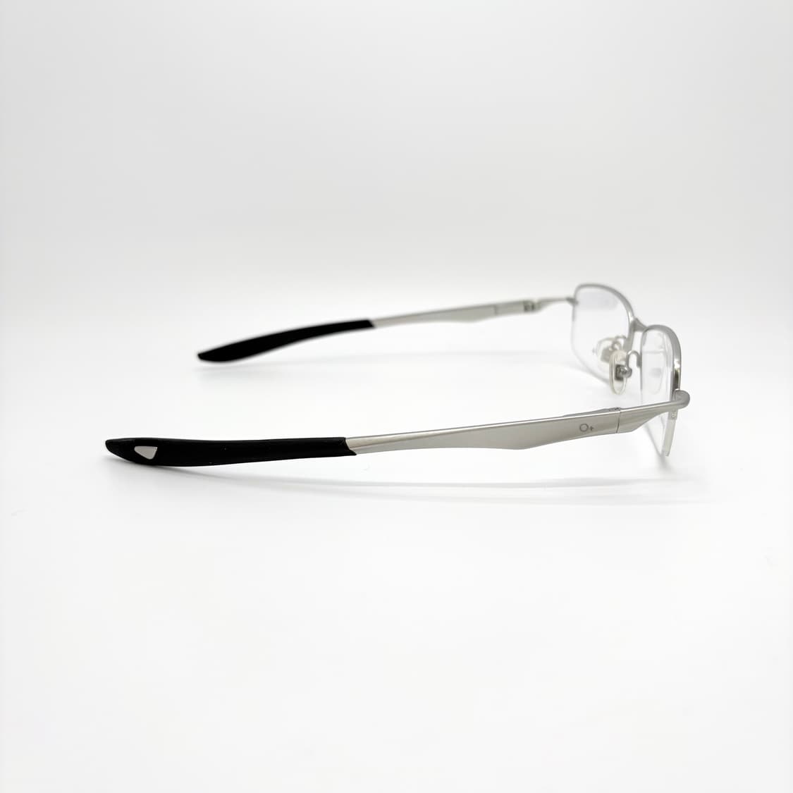 O+ EYEWEAR 매트 실버 스퀘어 반무테 상품이미지4