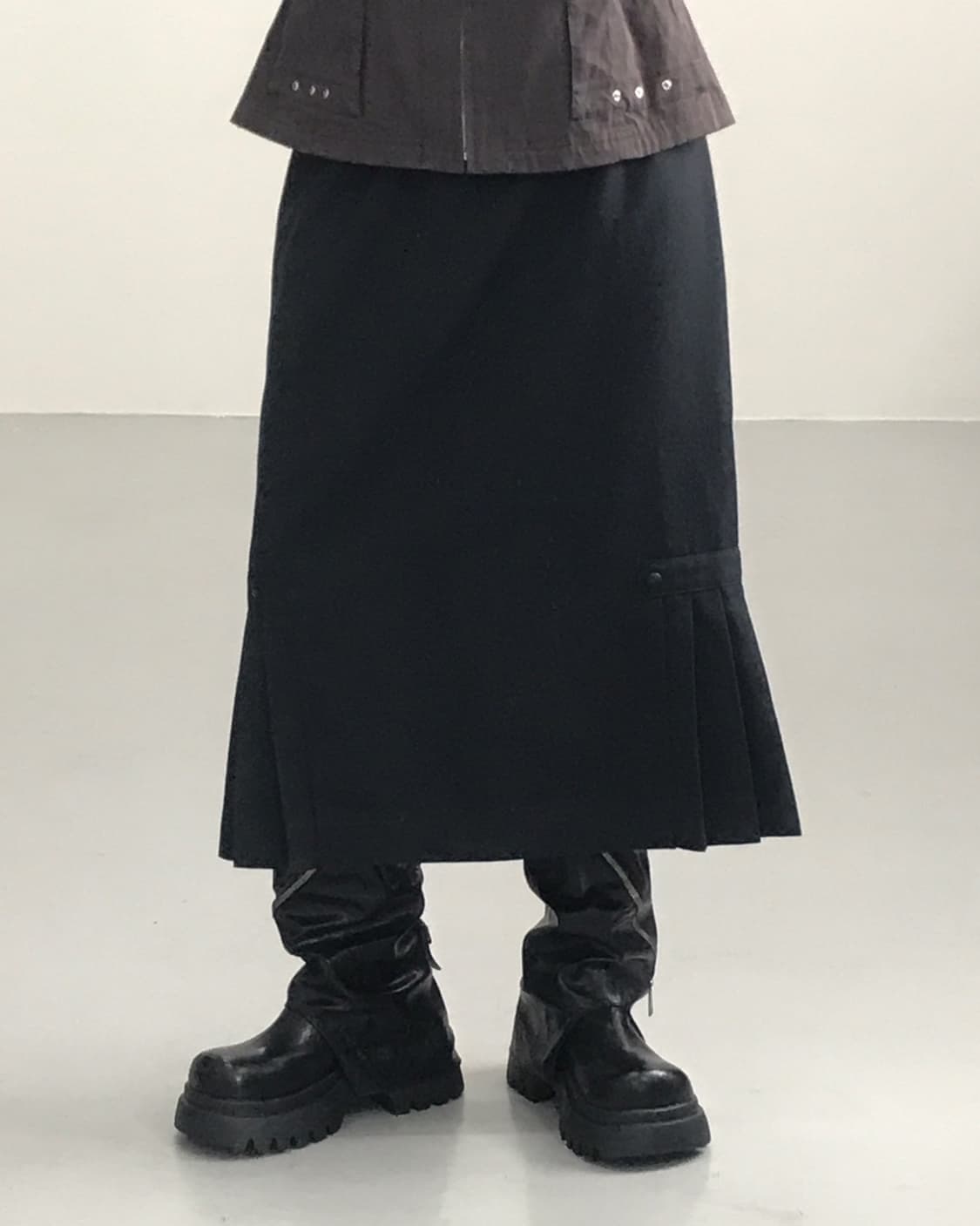 Cecilene Black Midi Skirts 상품이미지1