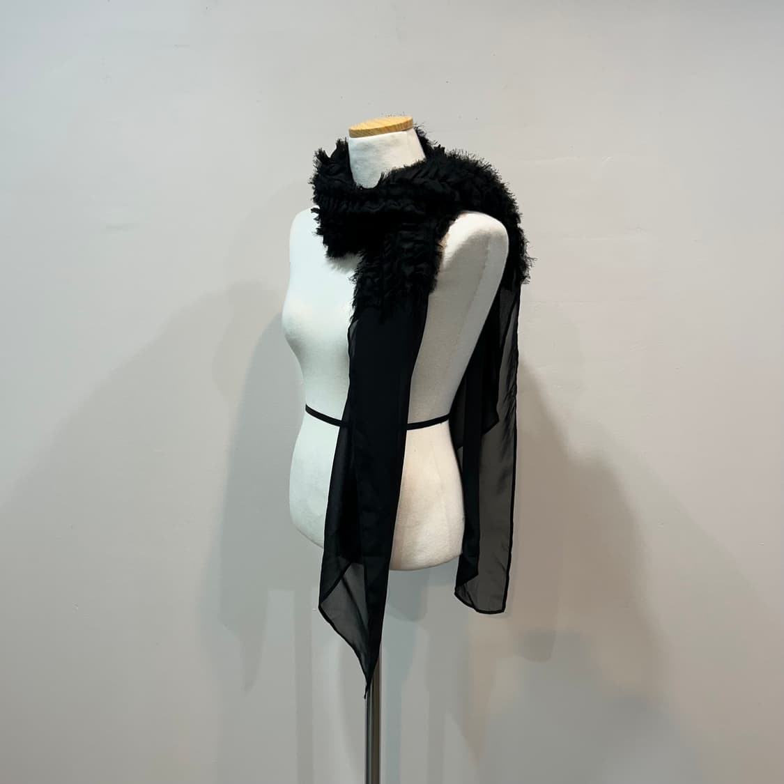 블랙 러플 디테일 머플러 상품이미지4