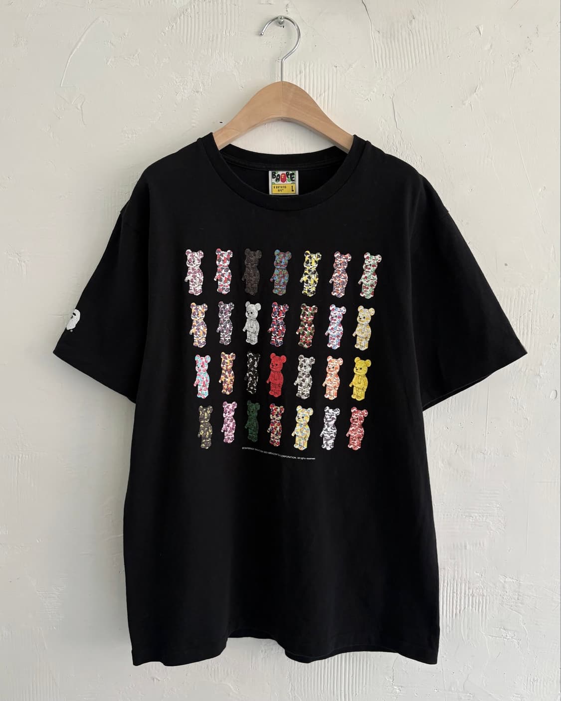 BAPE 베이프 x 메디콤 블랙 토이 카모 베어 티셔츠 상품이미지1