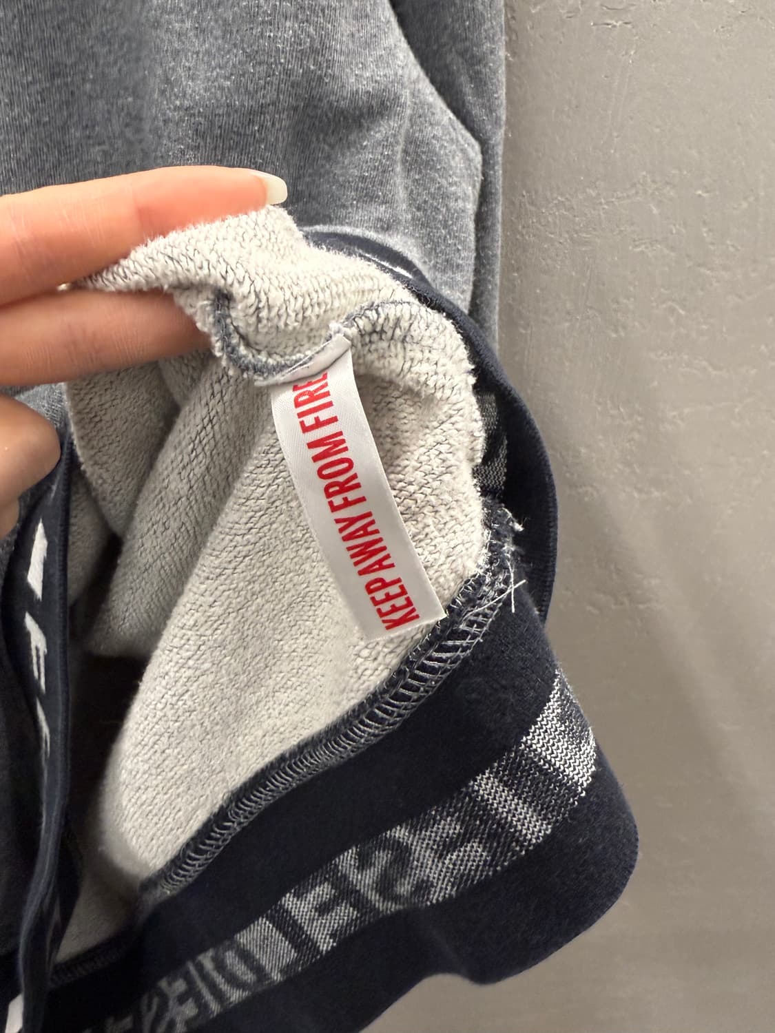 DIESEL 디젤 그레이 커프스 로고 그래픽 맨투맨 L 상품이미지4