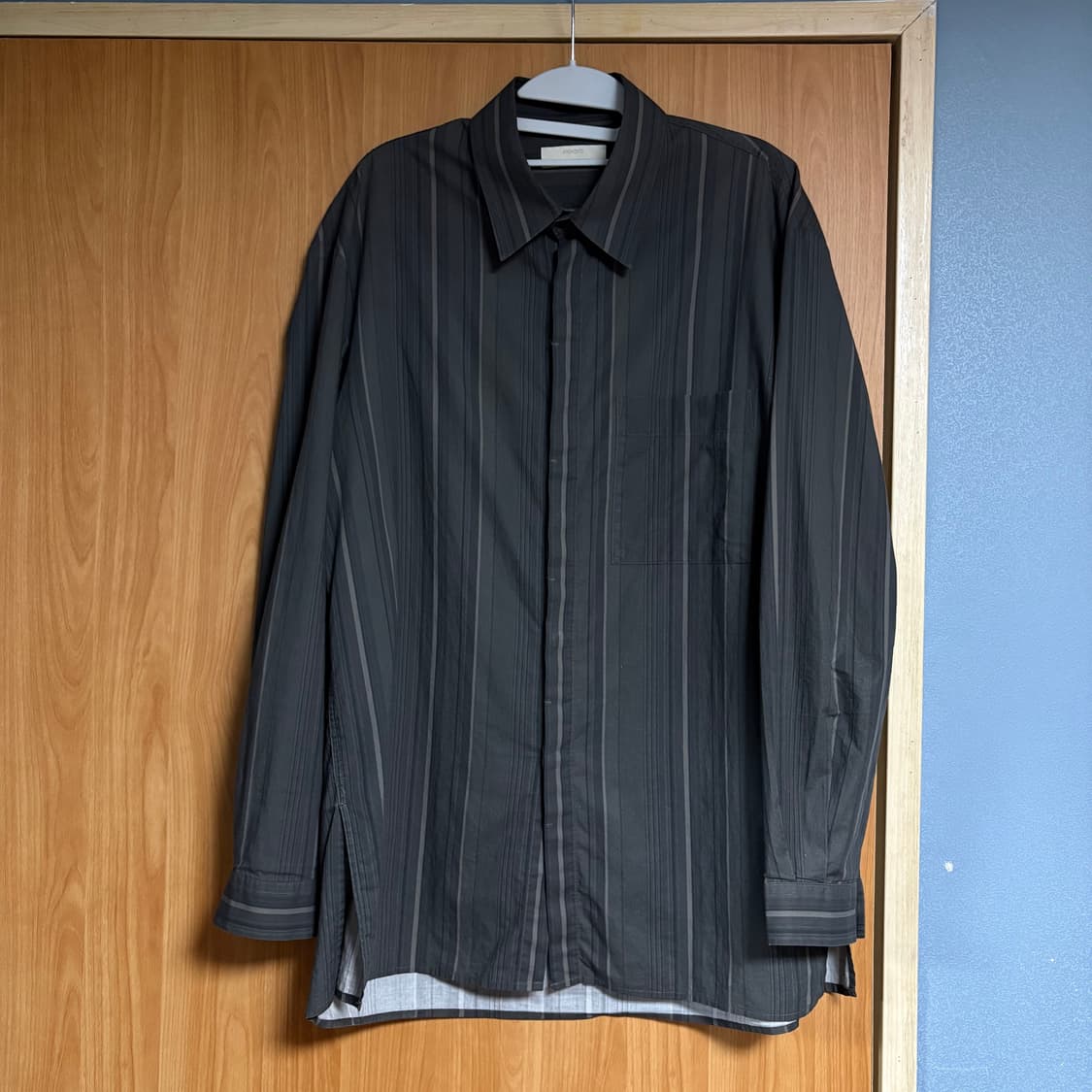 24fw 아모멘토 스트라이프 스퀘어 포켓 오버사이즈 셔츠 브라운 상품이미지3