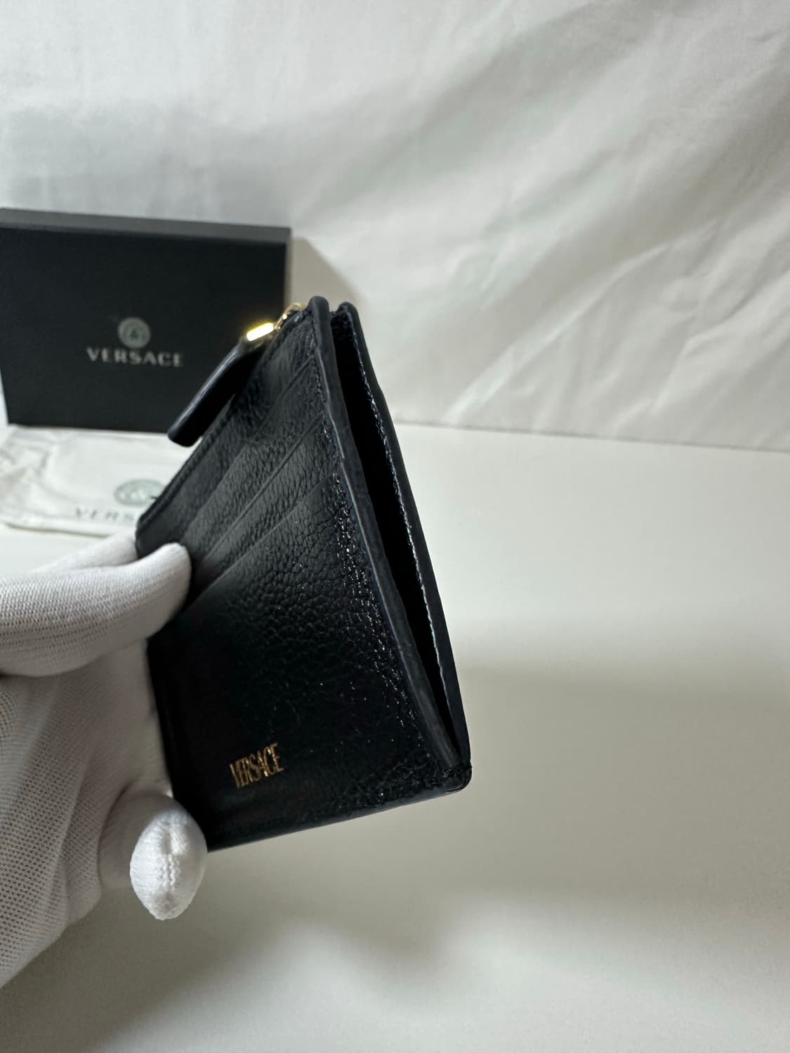 베르사체 V로고 지퍼 카드지갑 블랙 (OS) 상품이미지5