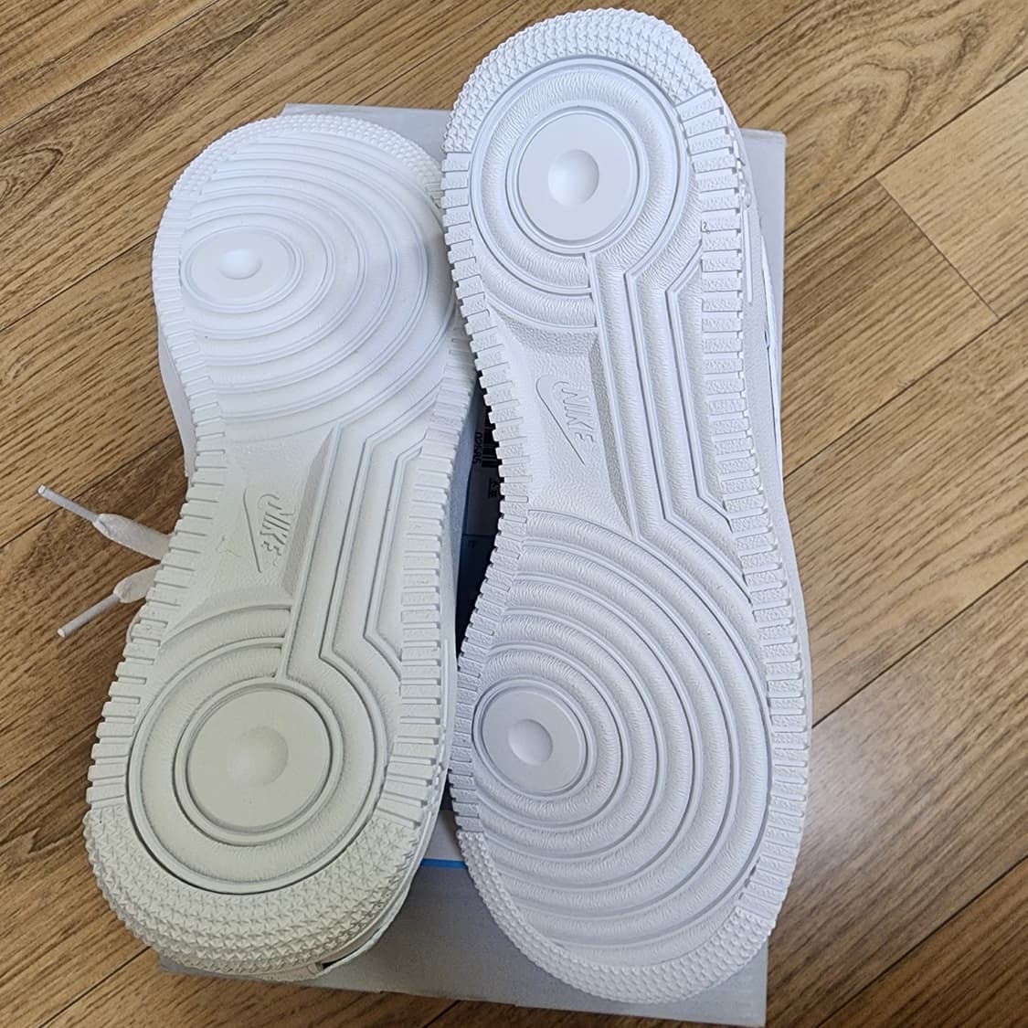 나이키 에어포스1 07 올화이트 230 새상품 (DD8959-100) 상품이미지3