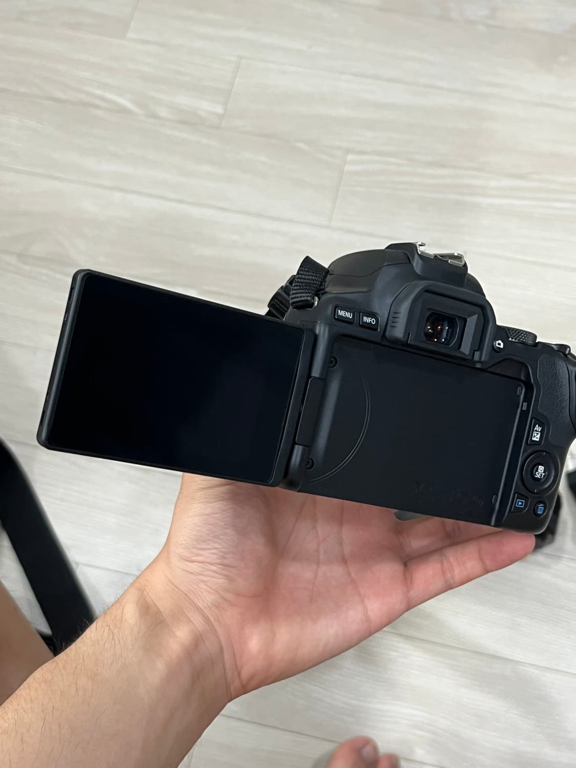 캐논 EOS 200D2 카메라 풀세트 + 레오포토 삼각대 상품이미지3
