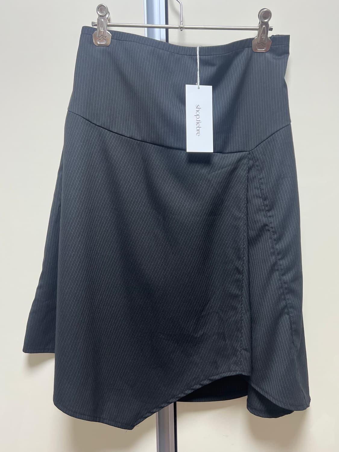 새상품 Shop.fiebre 언발 미디 스커트 (블랙 상품이미지2