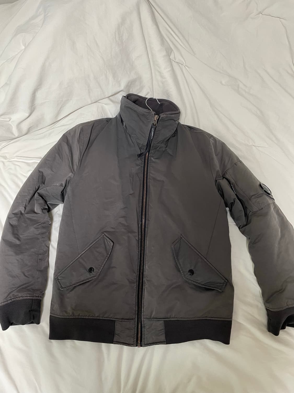 CP컴퍼니 봄버자켓 다크 그레이 100 사이즈 상품이미지1