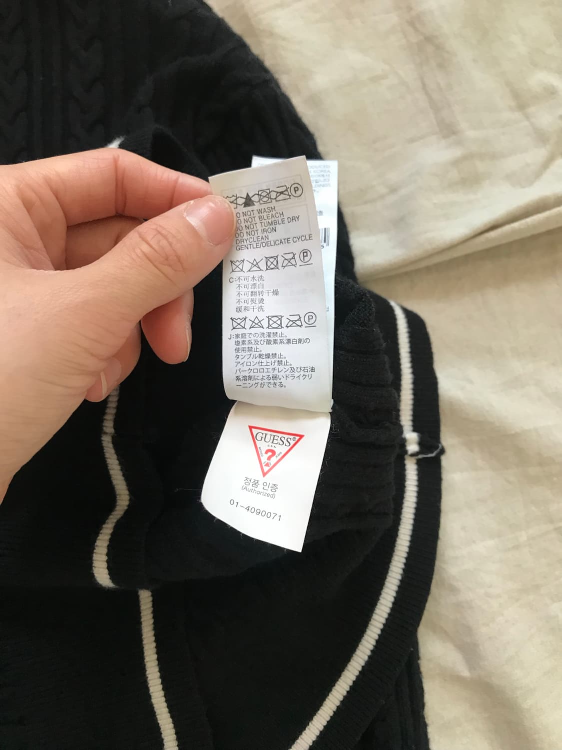 게스 케이블 블랙 니트 후드집업 상품이미지10