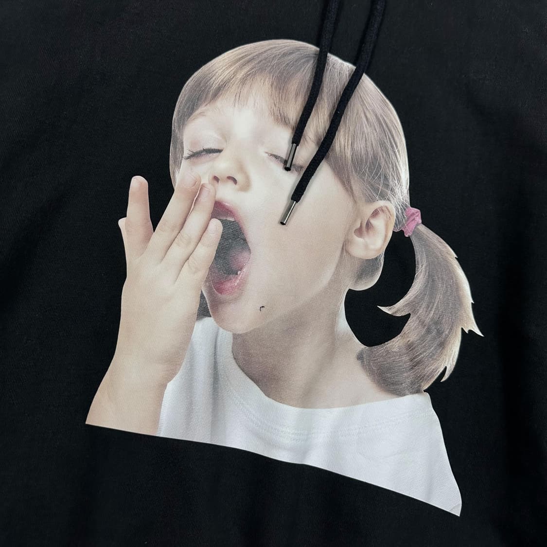 아크메드라비 베이비 페이스 블랙 후드티 (실측 XL) 상품이미지4