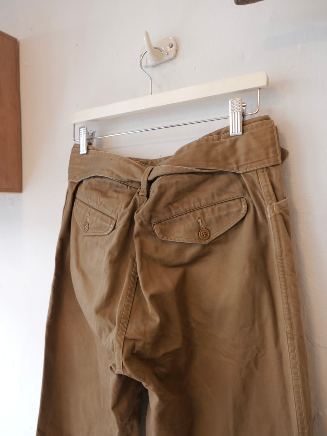 코모리 벨티드 팬츠 상품이미지5