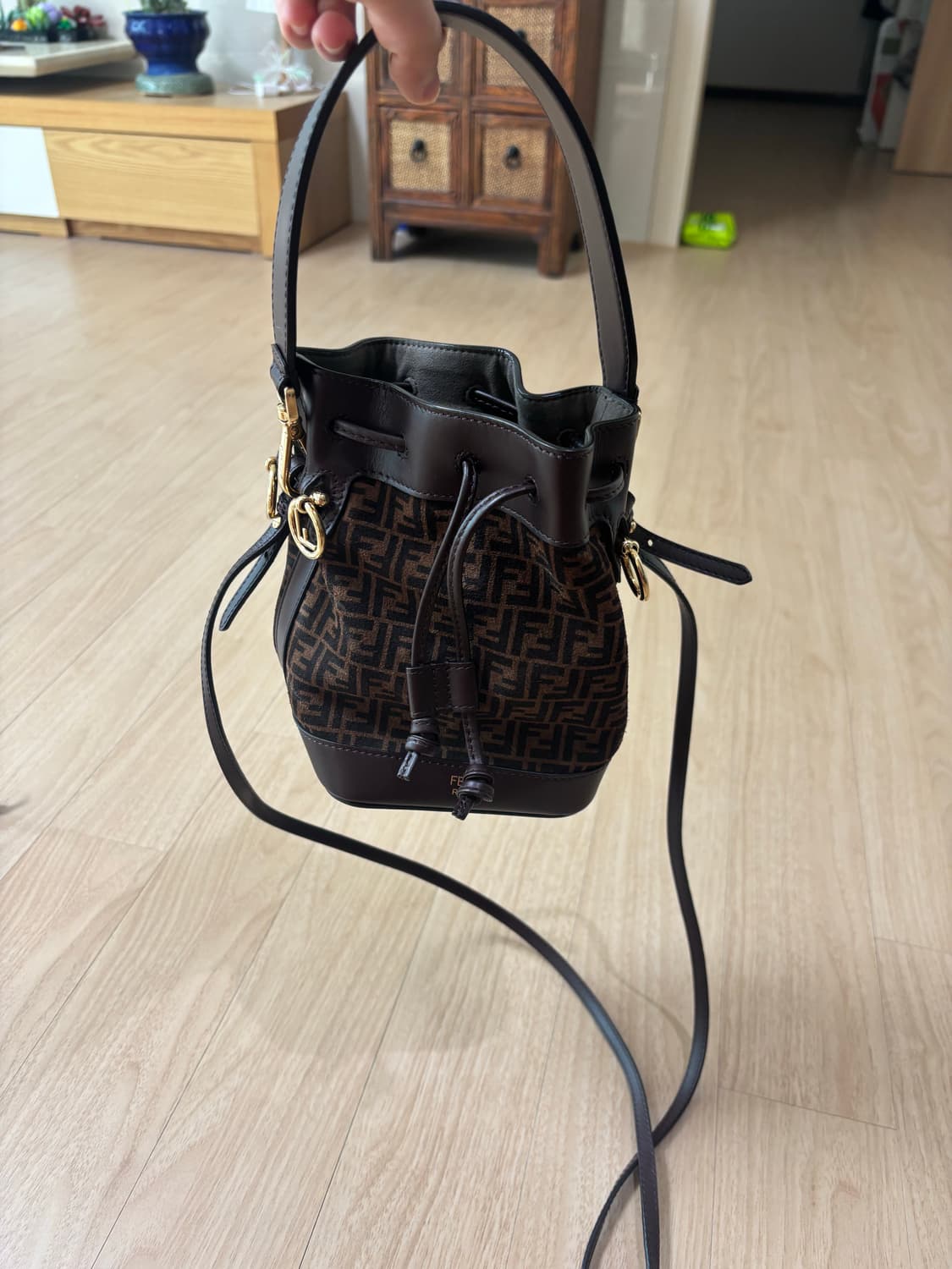 펜디 미니 복조리백 팝니다 상품이미지1