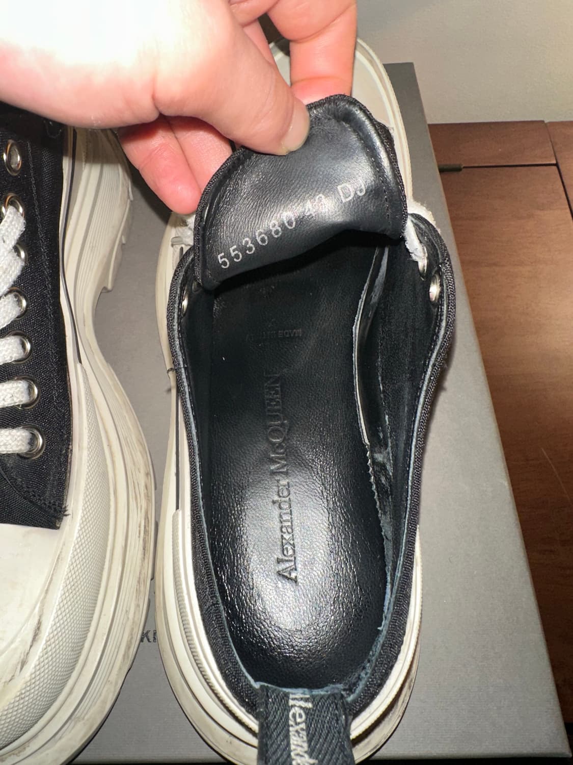 알렉산더 맥퀸 트레드 슬릭 레이스 업 스니커즈 블랙 화이트 상품이미지7