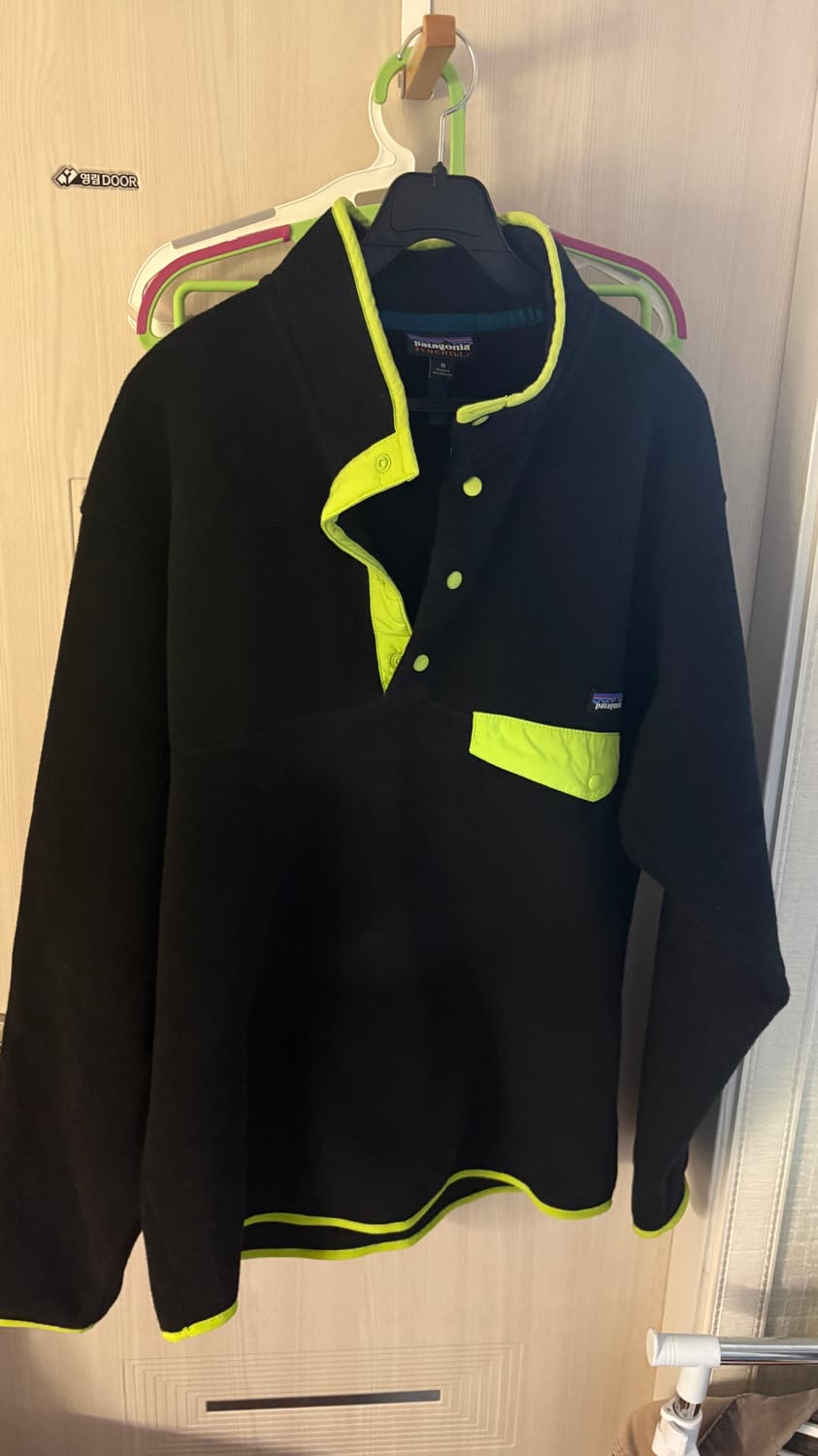 [M]파타고니아 신칠라 블랙 형광 네온그린 상품이미지1