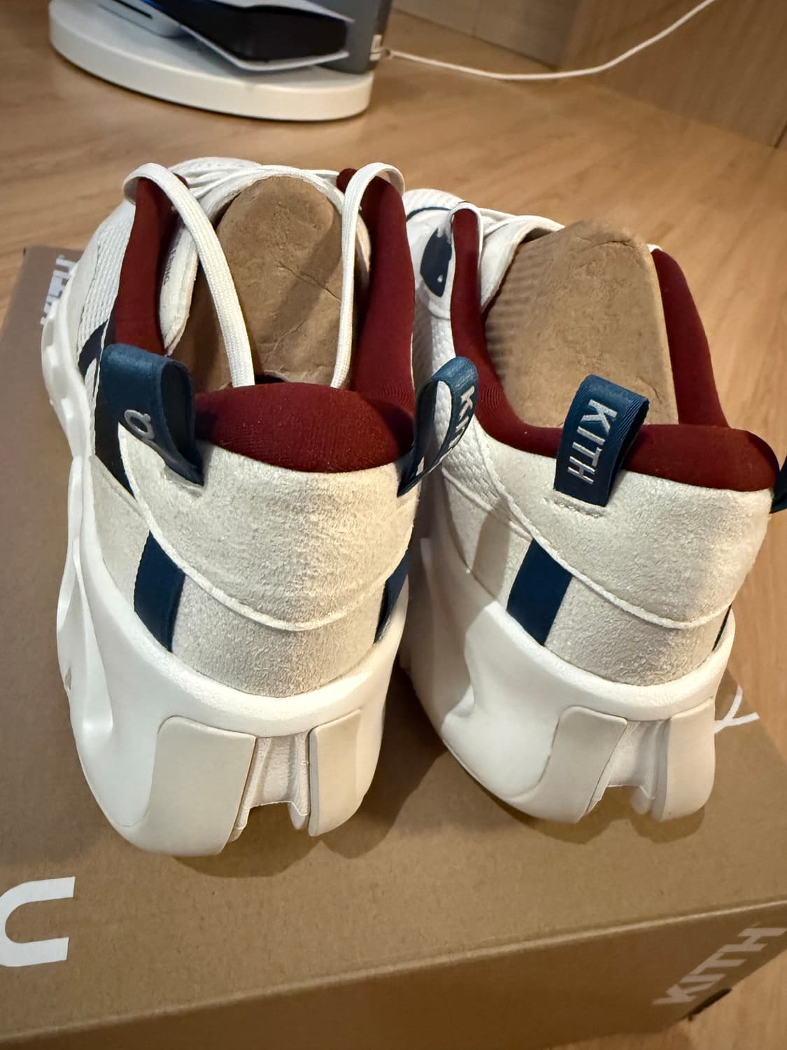 (290)온러닝 X kith 테크2 화이트  상품이미지3