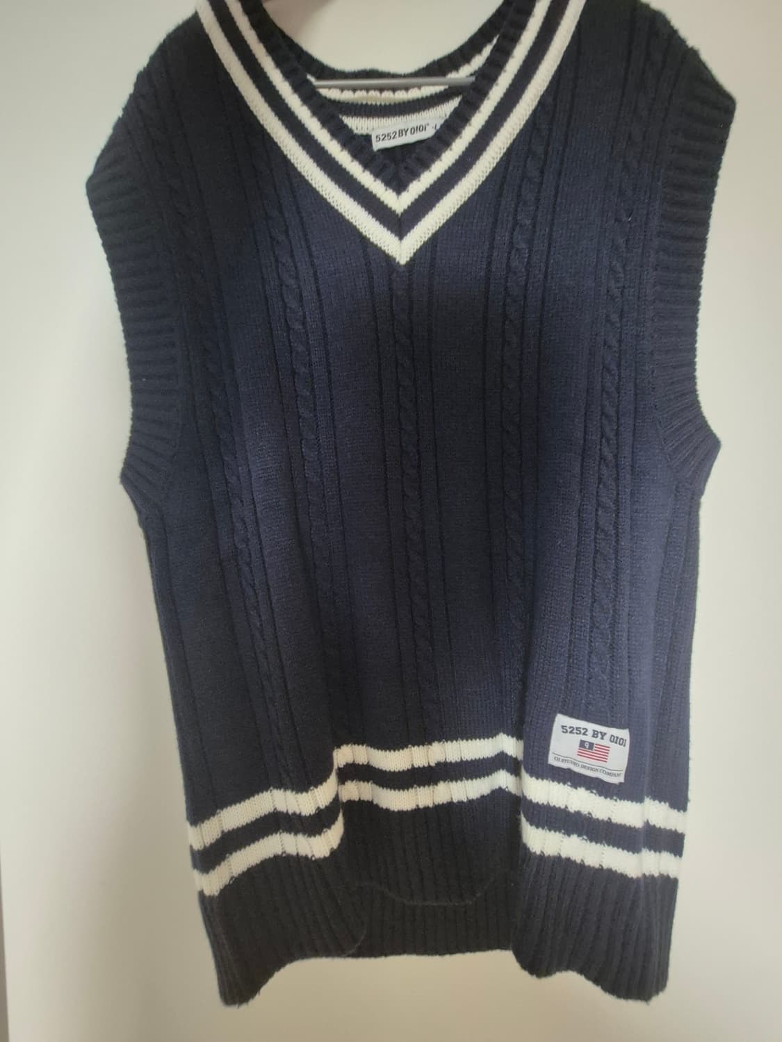 V NECK CABLE KNIT VEST [NAVY] 상품이미지4