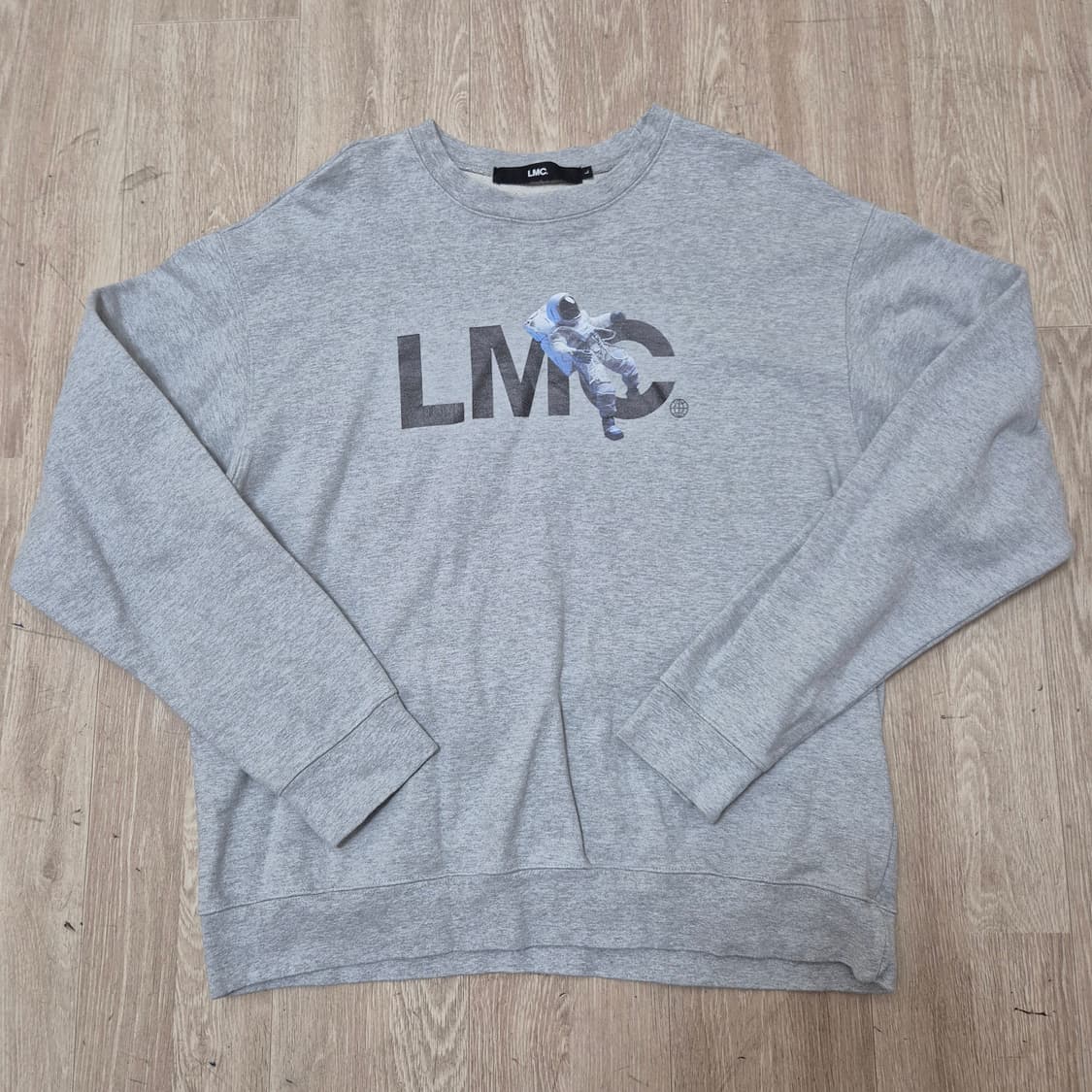 LMC 엘엠씨 우주비행사 빅로고 맨투맨 상품이미지1