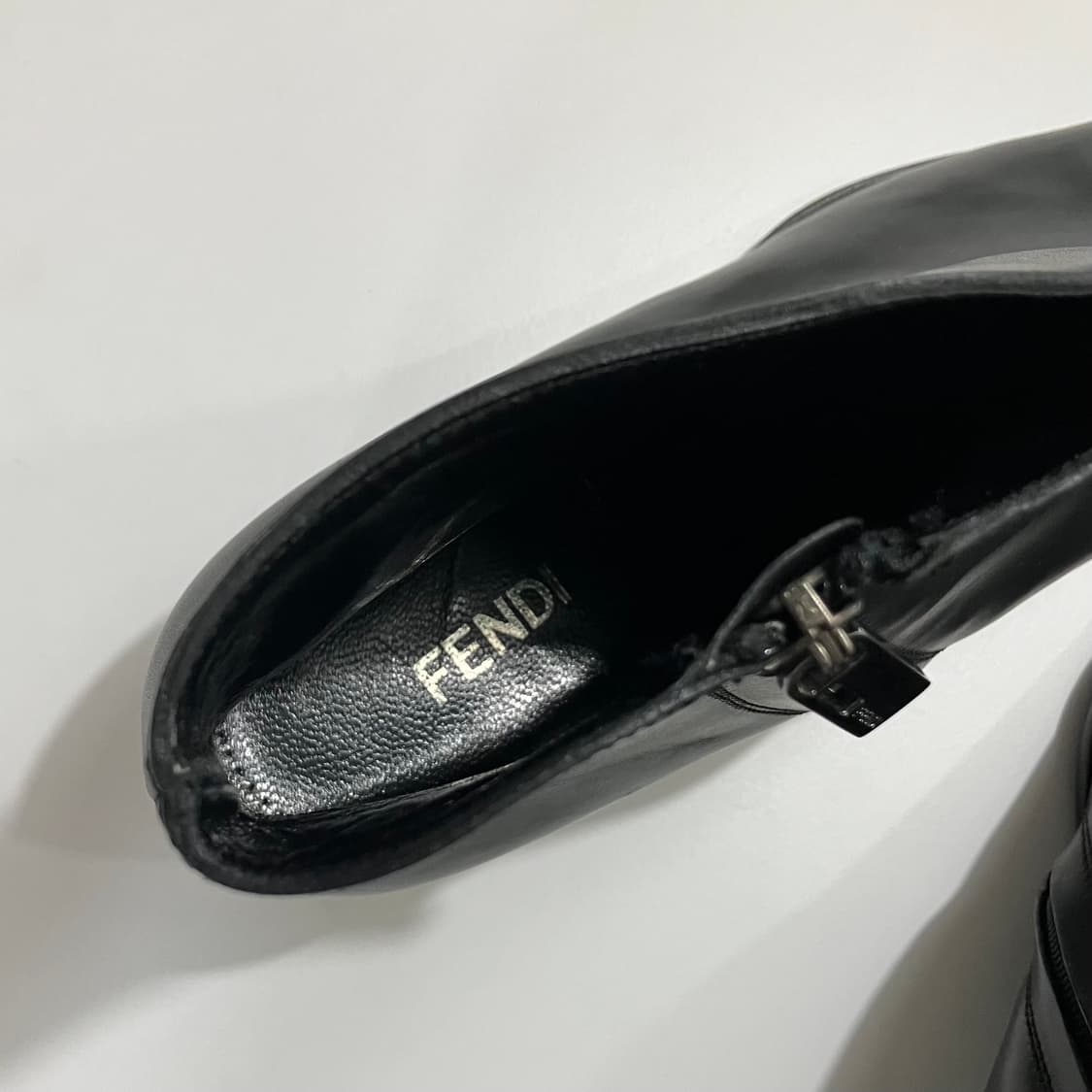 [새상품] Fendi 펜디 이태리 레더 앵클 부츠 블랙 상품이미지8