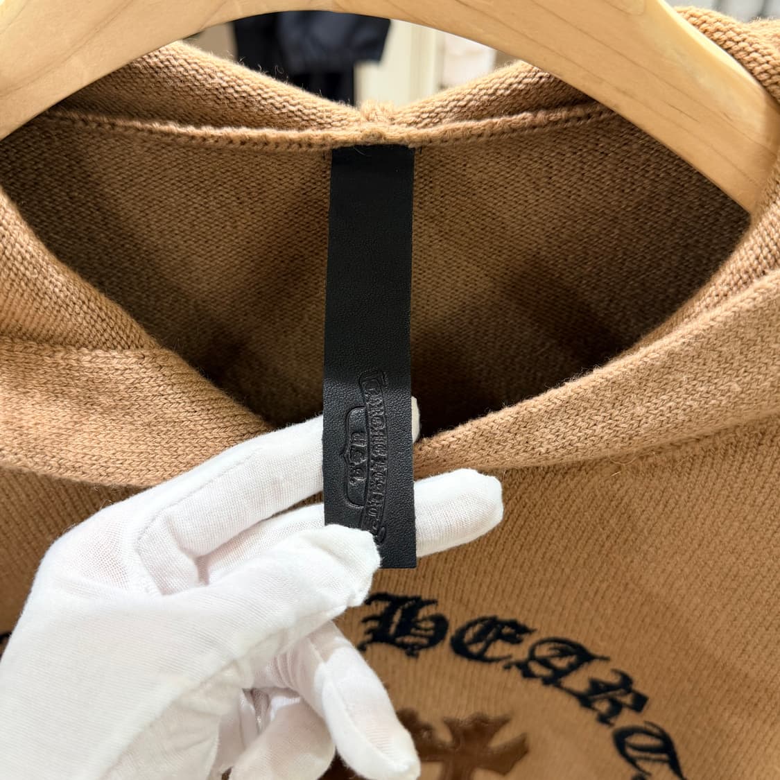 L사이즈 / 크롬하츠 트리플 크로스 스웨이드 패치 캐시미어 후드티 베이지 상품이미지3