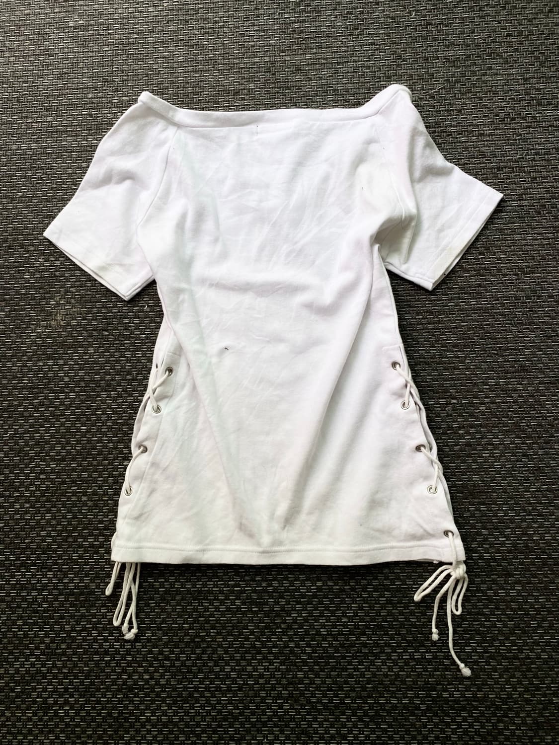 Y2K Lace-Up Detail Cross Print Slim Tee 상품이미지4