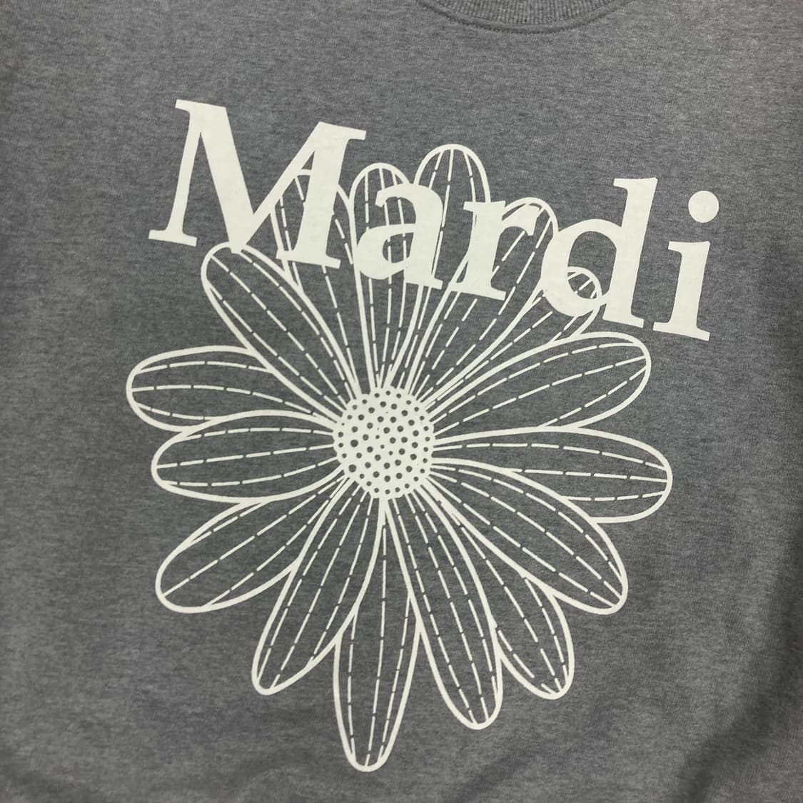 마르디 메크르디 그레이 빅로고 맨투맨 상품이미지2