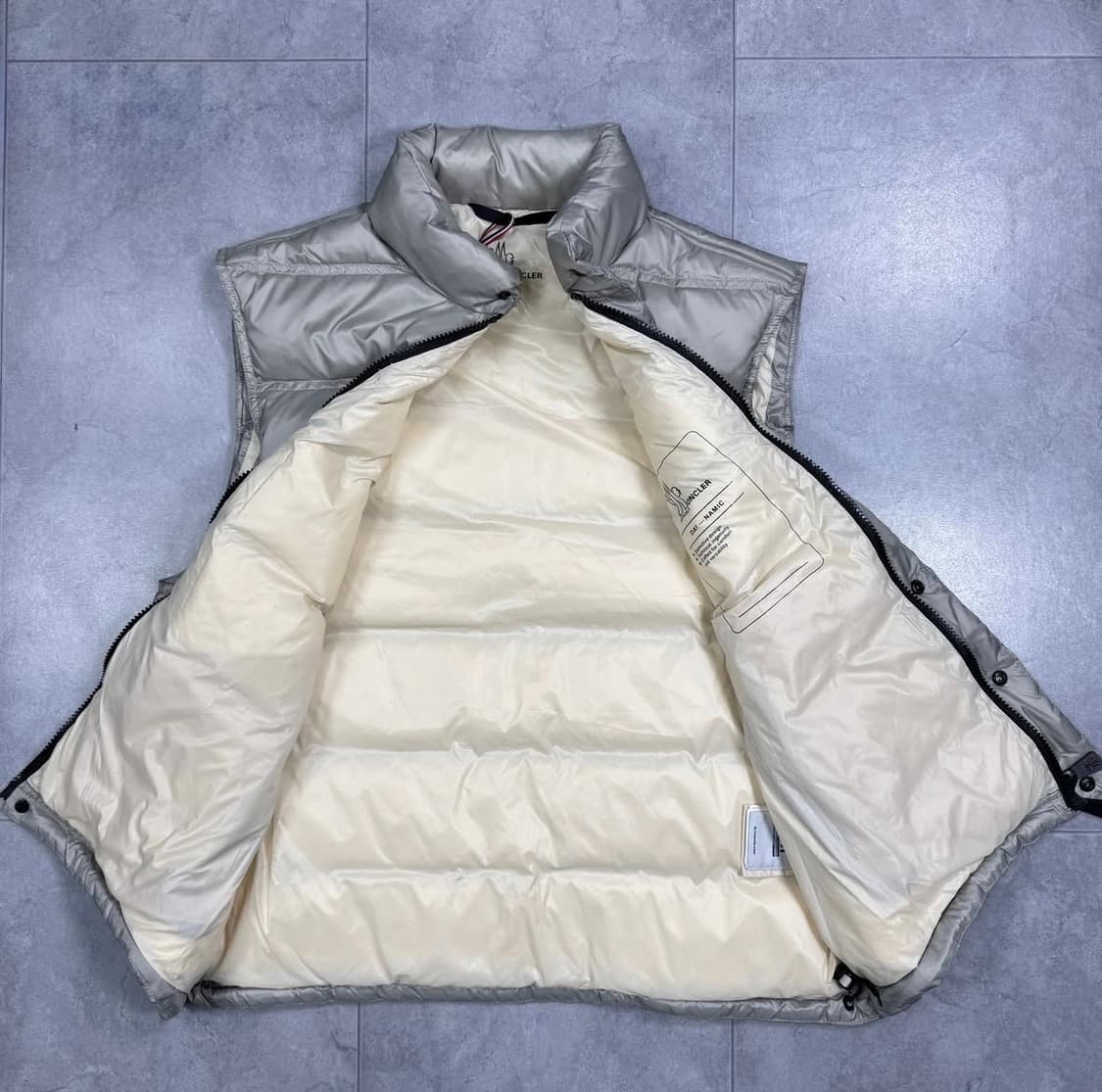 몽클레르 조끼 패딩 화이트 상품이미지3